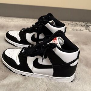 Nike Black and White Men's Sneakers